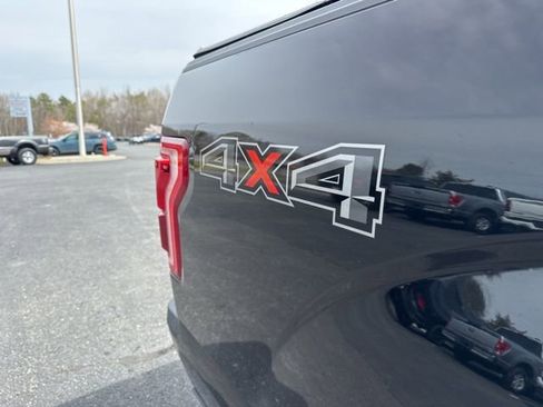 Used 2017 Ford F150 Platinum w/ Equipment Group 701A Luxury image 11