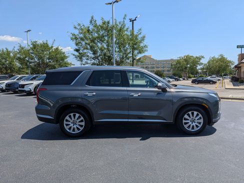 Used 2025 Hyundai Palisade SEL FWD image 2