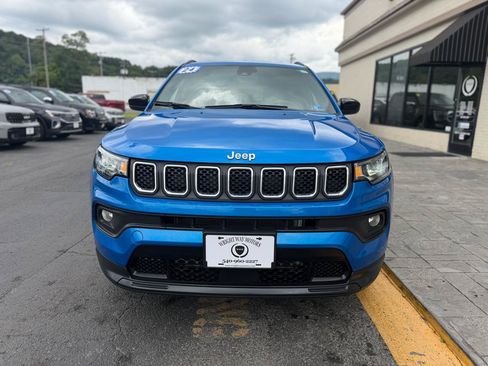 Used 2024 Jeep Compass Latitude AWD/4WD image 7