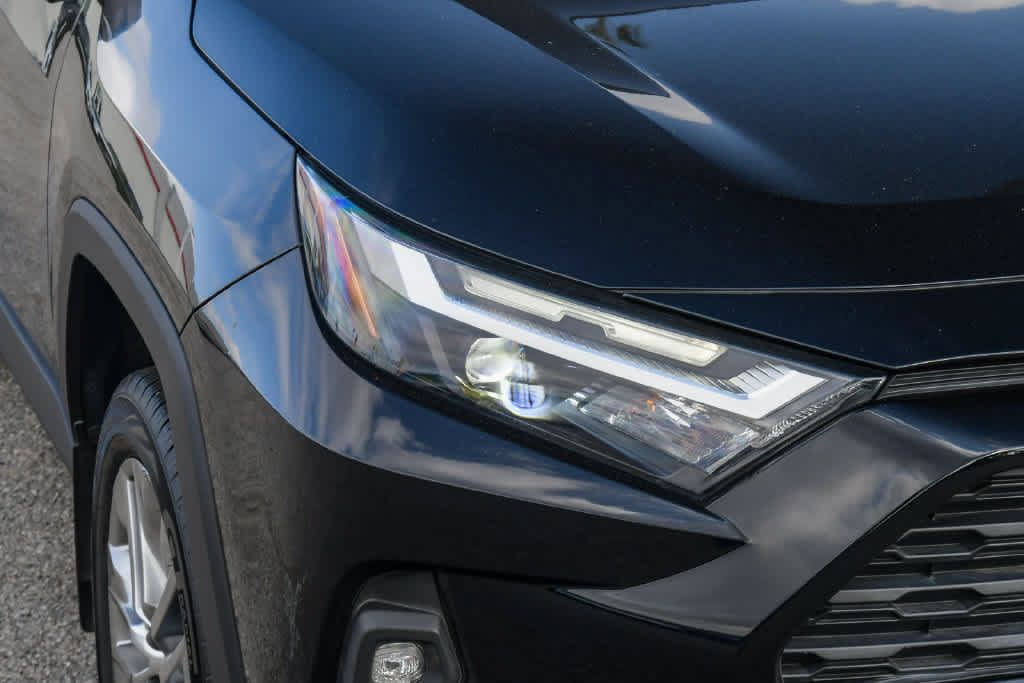 Used 2022 Toyota RAV4 XLE Premium FWD image 4