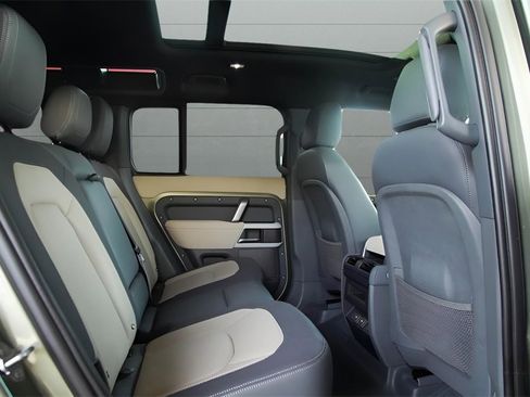Used 2023 Land Rover Defender 110 X-Dynamic SE image 37