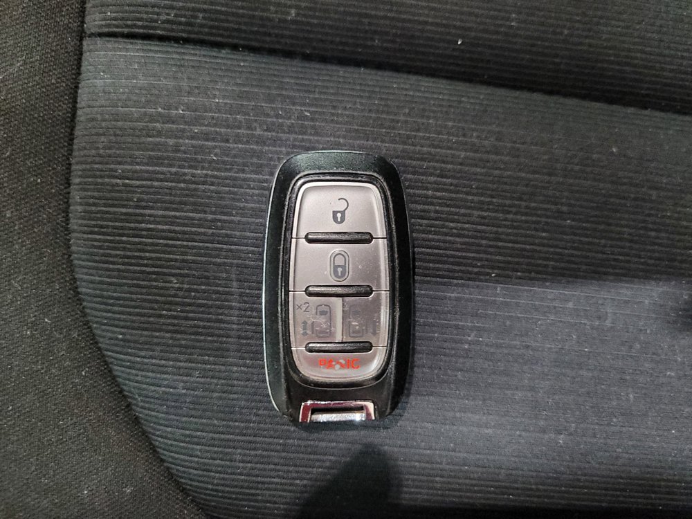 Used 2017 Chrysler Pacifica Touring FWD image 32