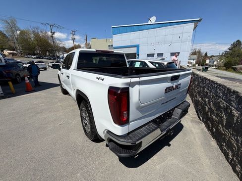 Used 2025 GMC Sierra 1500 SLT AWD/4WD image 3