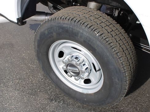 Used 2024 Ford F250 XL w/ XL Chrome Package image 28