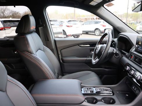 Certified 2025 Honda Pilot TrailSport image 8