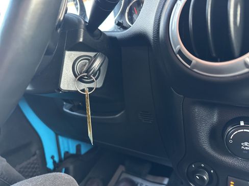 Used 2018 Jeep Wrangler Unlimited Rubicon w/ Cold Weather Group image 71