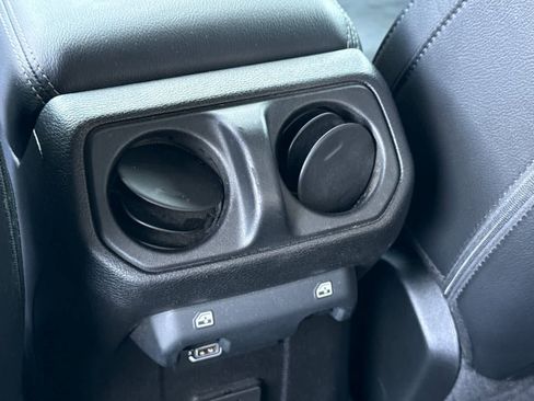 Used 2020 Jeep Gladiator Overland image 15