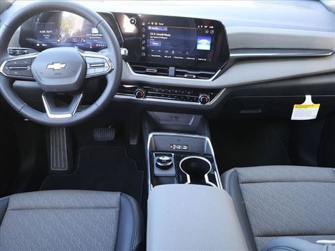 New 2026 Chevrolet Equinox LT w/ Convenience Package II FWD image 15