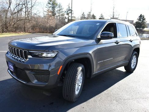 New 2025 Jeep Grand Cherokee Laredo w/ Luxury Tech Group I image 9