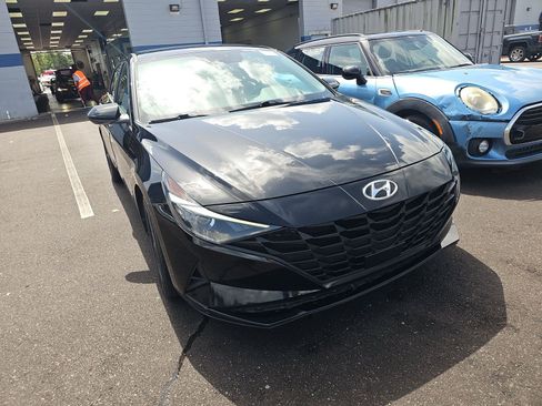 Used 2022 Hyundai Elantra SEL w/ Convenience Package FWD image 4