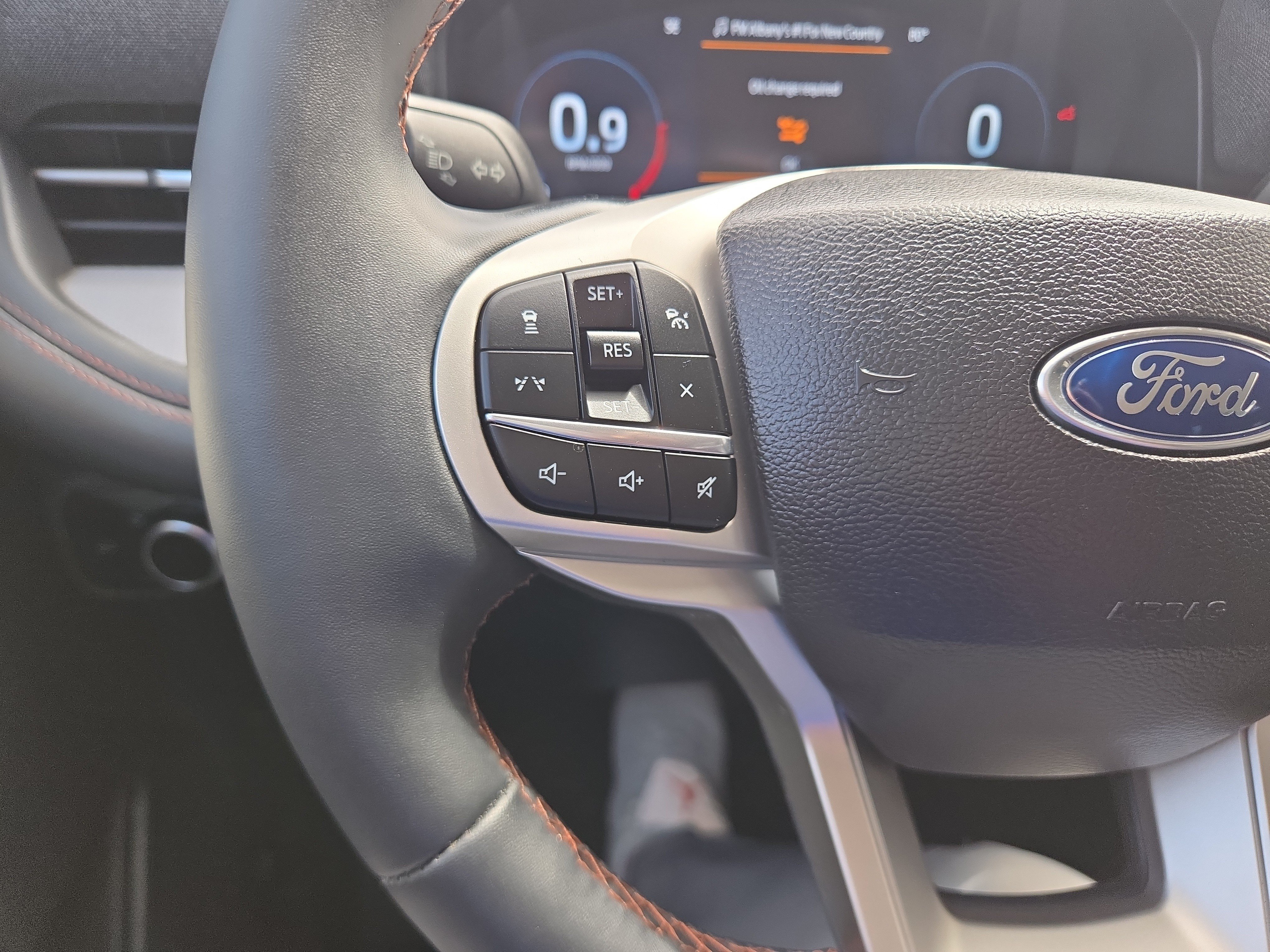 Used 2025 Ford Explorer Active RWD image 12