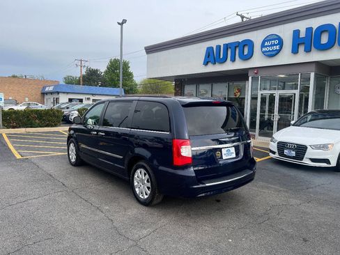 Used 2015 Chrysler Town & Country Touring w/ Driver Convenience Group FWD image 11