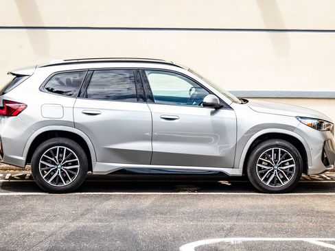 Used 2026 BMW X1 xDrive28i AWD/4WD image 9