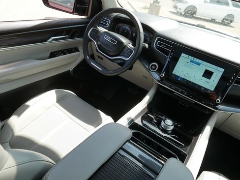 Certified 2023 Jeep Wagoneer 4WD w/ Premium Group I image 9