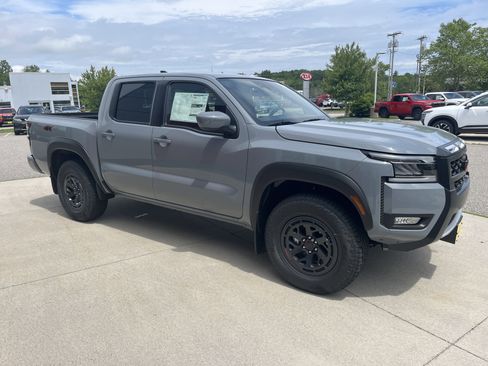 New 2025 Nissan Frontier PRO-4X image 9