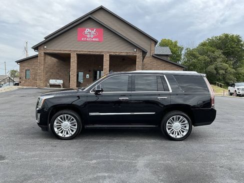 Used 2017 Cadillac Escalade Platinum AWD/4WD image 3