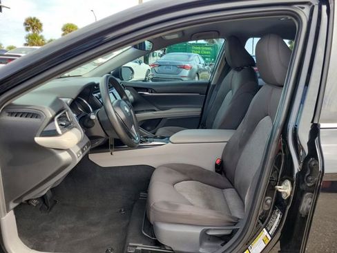 Used 2019 Toyota Camry SE image 14