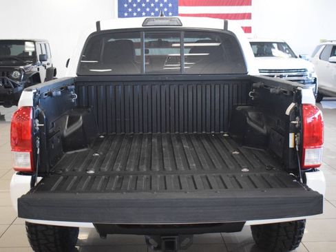 Used 2017 Toyota Tacoma SR AWD/4WD image 34