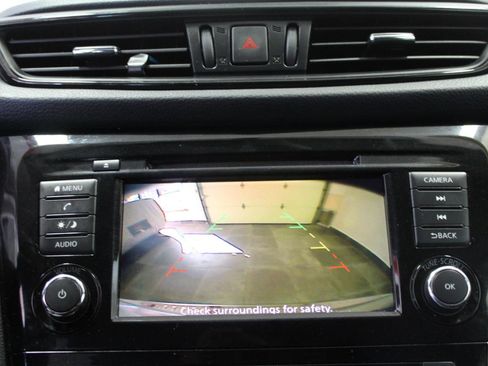 Used 2018 Nissan Rogue SV image 14