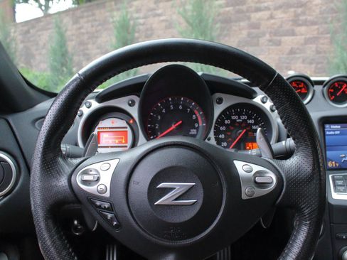 Used 2009 Nissan 370Z Touring RWD image 53