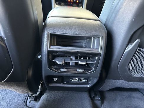 Used 2023 Jeep Grand Cherokee Laredo w/ Luxury Tech Group I AWD/4WD image 21
