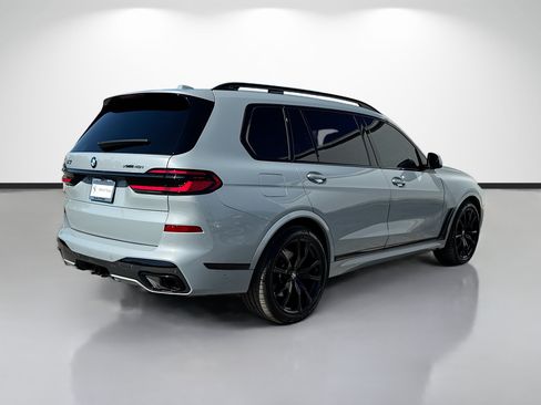 Used 2025 BMW X7 xDrive40i w/ M Sport Package AWD/4WD image 3