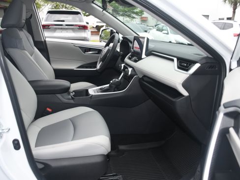 Used 2025 Toyota RAV4 XLE Premium AWD/4WD image 20