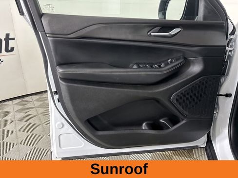 Used 2023 Jeep Grand Cherokee L Laredo AWD/4WD image 9