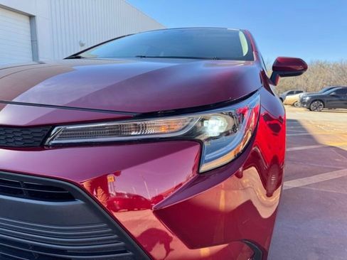 Used 2025 Toyota Corolla LE image 5