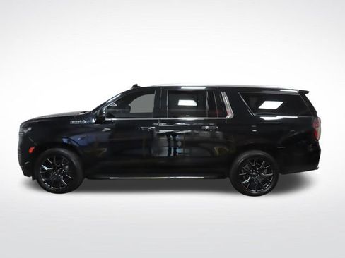 Used 2023 Chevrolet Suburban High Country RWD image 2