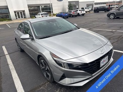 Used 2023 Hyundai Elantra SEL w/ Convenience Package FWD image 3