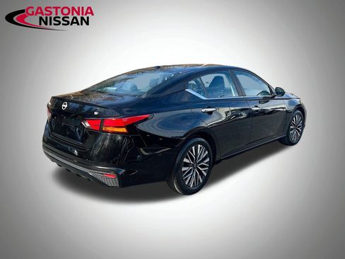 Used 2024 Nissan Altima 2.5 SV image 9