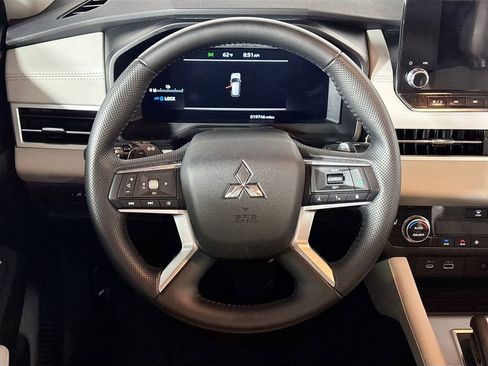 Used 2023 Mitsubishi Outlander SEL AWD/4WD image 13