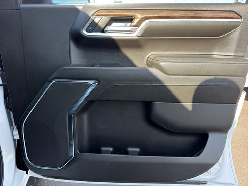 Used 2024 GMC Sierra 1500 SLE w/ X31 Off-Road Package image 31