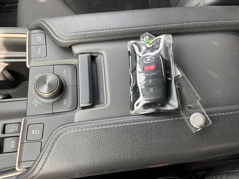 Used 2024 Toyota Grand Highlander AWD Hybrid image 37
