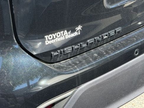 Certified 2026 Toyota Highlander Limited AWD/4WD image 11
