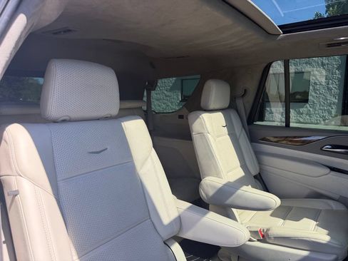 Used 2021 Cadillac Escalade Premium Luxury Platinum AWD/4WD image 29
