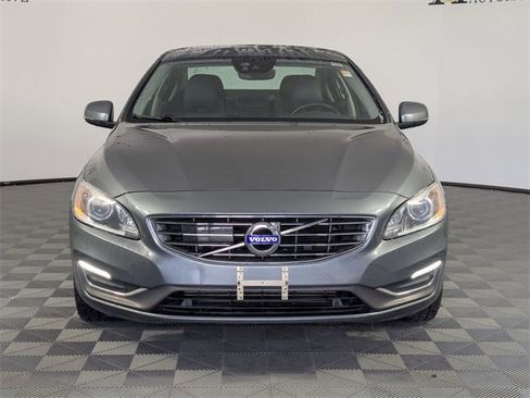 Used 2016 Volvo S60 T5 Inscription Platinum image 3