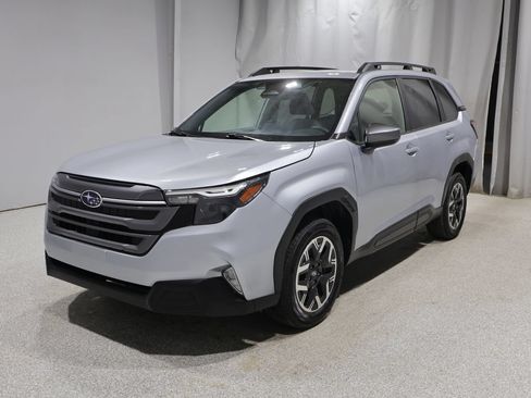 Used 2025 Subaru Forester Premium AWD/4WD image 7