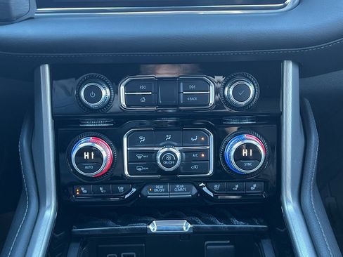 Used 2024 GMC Yukon Denali AWD/4WD image 23