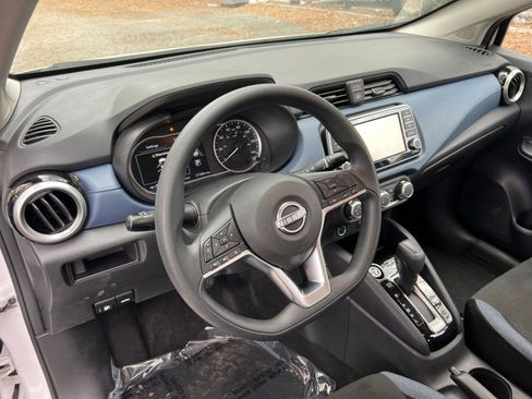 Used 2025 Nissan Versa SV image 31