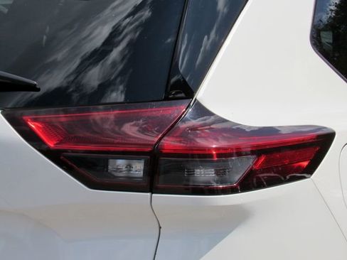 Used 2022 Nissan Rogue Platinum w/ Head-Up Display Package FWD image 13