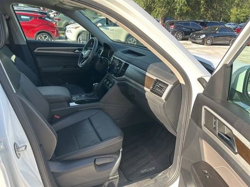 Used 2023 Volkswagen Atlas SE w/ Panoramic Sunroof Package FWD image 10