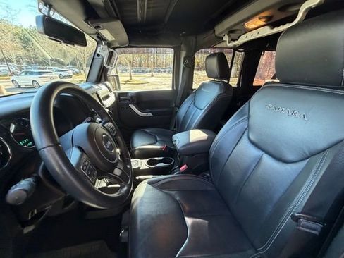 Used 2017 Jeep Wrangler Unlimited Sahara w/ Max Tow Package image 12