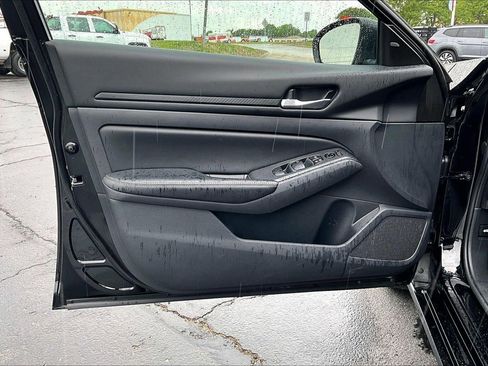 Used 2025 Nissan Altima 2.5 SV FWD image 25