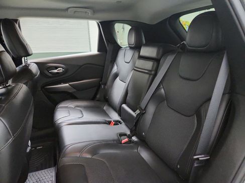 Used 2019 Jeep Cherokee Limited image 22