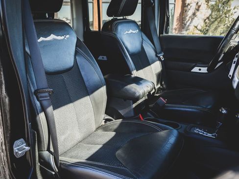 Used 2015 Jeep Wrangler Unlimited Sahara image 26