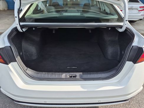Used 2024 Nissan Altima 2.5 SV FWD image 31