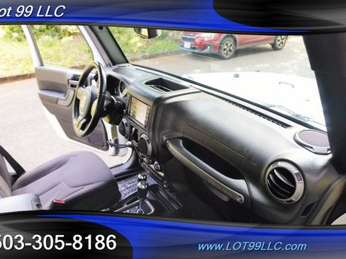 Used 2015 Jeep Wrangler Unlimited Sport w/ Quick Order Package 24S AWD/4WD image 21