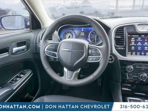 Used 2023 Chrysler 300 Touring w/ Sport Appearance Package image 5